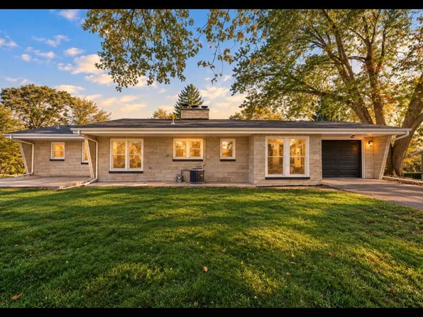 1110 Edgewood Dr, Schererville, IN 46375