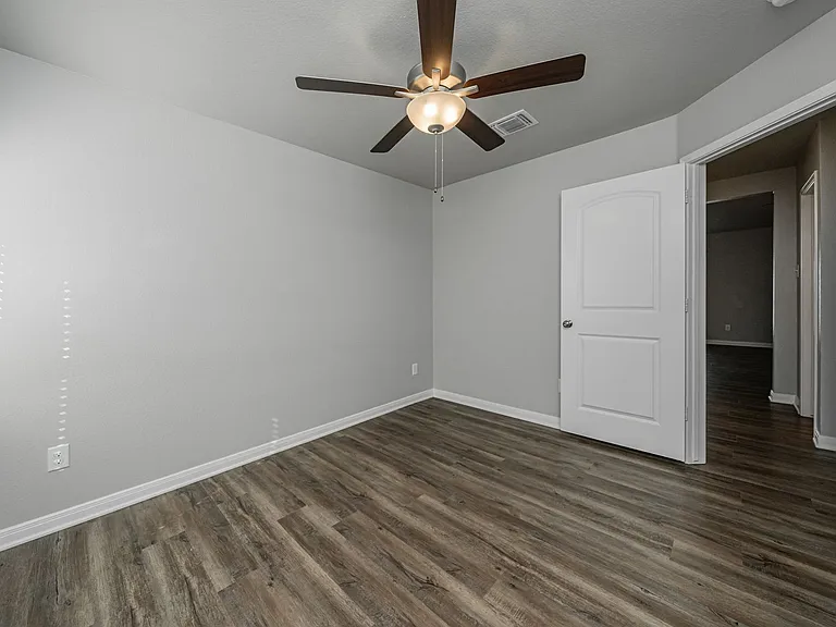 517 Fallbrook Dr — Photo 41