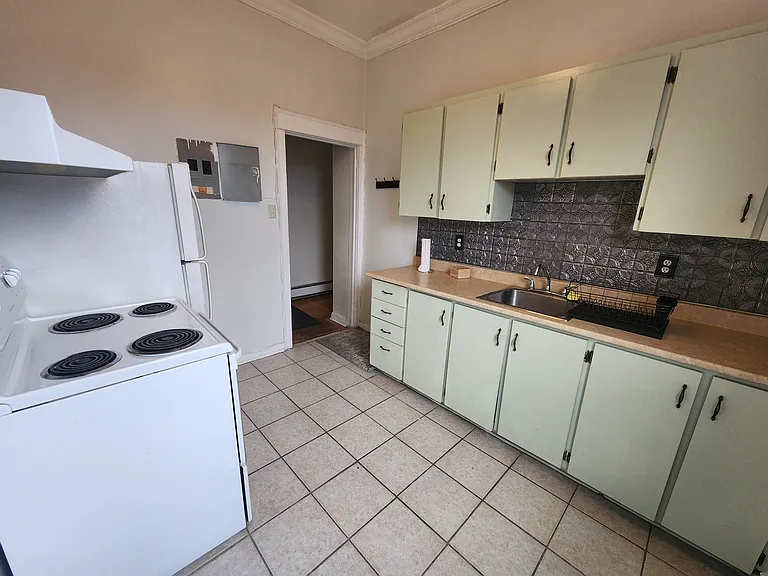 343 Elgin St #A — Photo 3