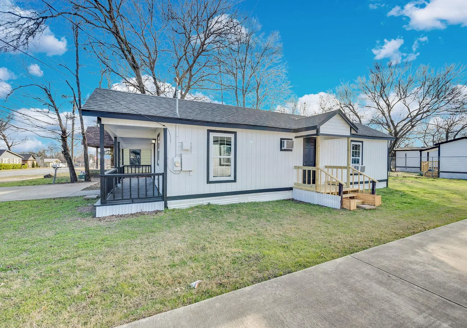 418 E Ave F - 416 E Ave F — Photo 2