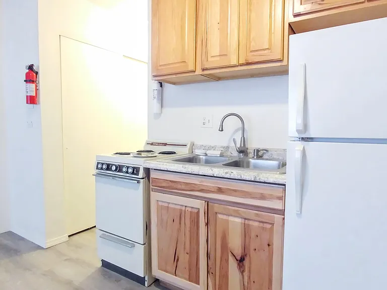 Renovated 1 Bedroom Apartment Close to UNM, CNM, and Roosevelt Park — Photo 7