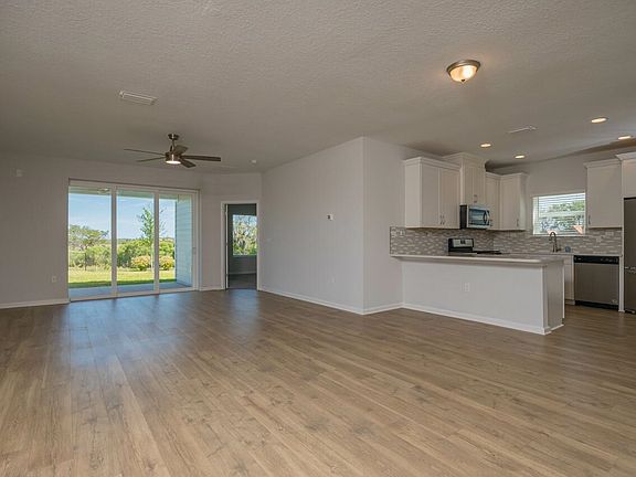 4th image of 92 Half Moon Dr