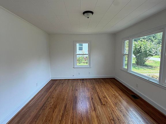3rd image of 611 E Finch St