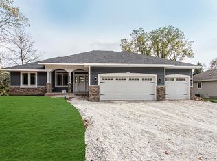 2456 S Teut Rd, Burlington, WI 53105