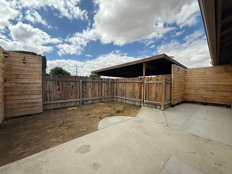 553 Front St — Photo 16