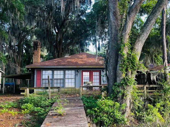 1017 W 1st St, Midway, GA 31320