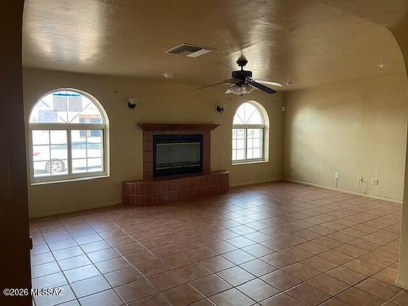2nd image of 833 W Hawaii Dr