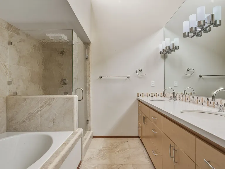 28000 Oakshire Dr — Photo 14