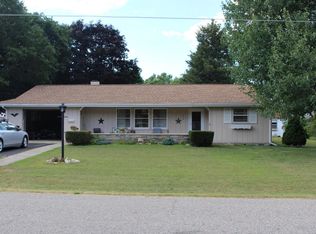 309 Village Ln, Jonesville, MI 49250