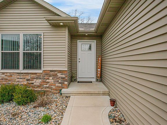 3rd image of 50561 Briarton Court