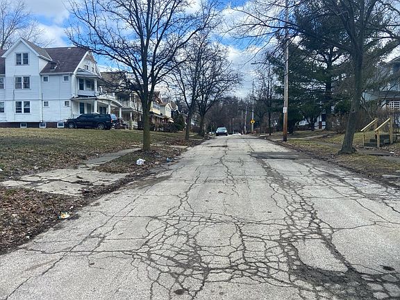 4th image of 1838 Mannering Rd