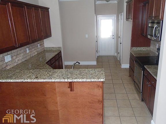 Eat in kitchen with Granite counter tops