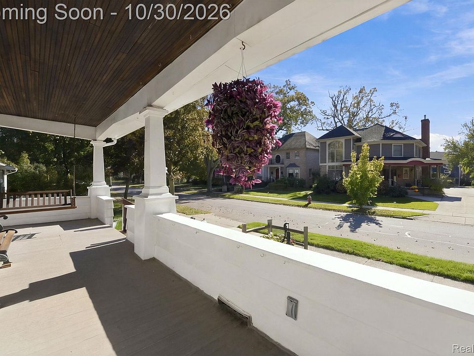 411 Hawthorn Ave, photo 3