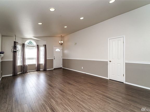 5th image of 5037 39th St NE