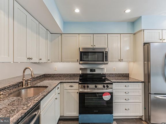 4th image of 3706 Angelton Ct