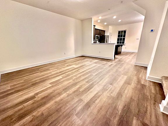 263 Holstein Dr - Liv Rm `