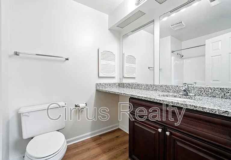 525 Columbia St — Photo 20