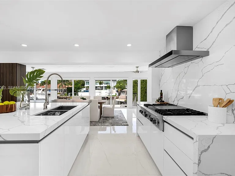6832 Sunrise Ct — Photo 4