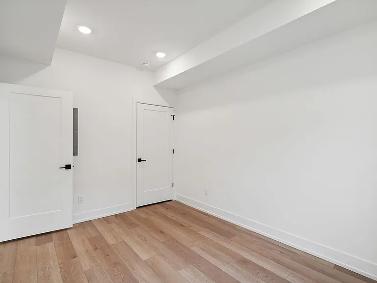 The Crown on Leland — Photo 117