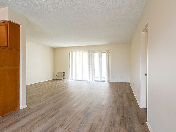 5th image of 852 Fairview Ave #22