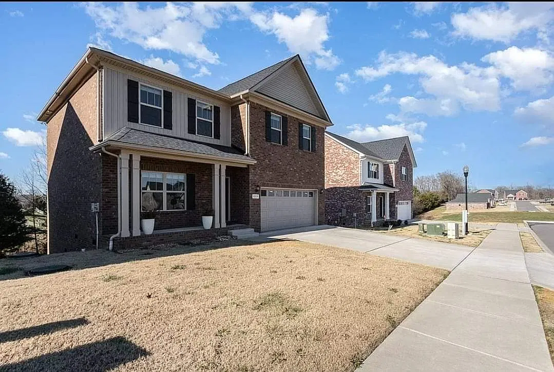 4 bed, 2212 sqft, $2,900 — Photo 1