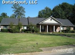 1003 Golf View Dr, Pine Bluff, AR 71603