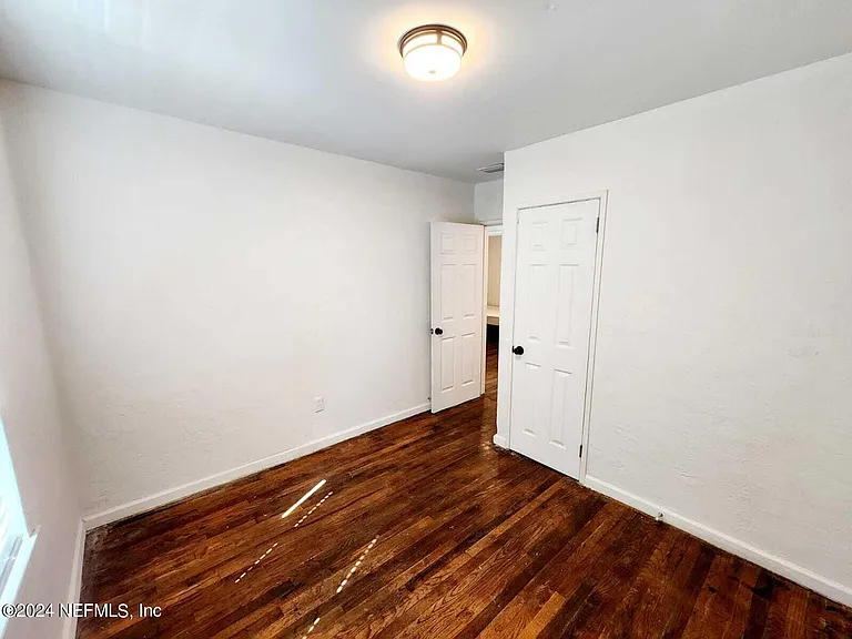1823 E 25th St — Photo 19