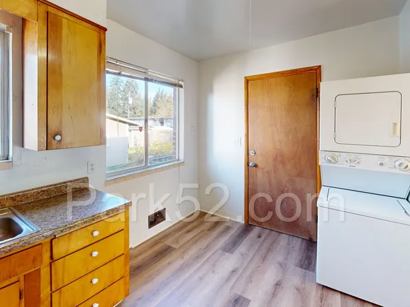 602 N Huson St APT 4, Tacoma, WA 98406