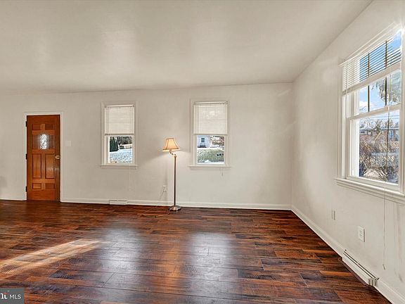 4th image of 3049 E Prospect Rd