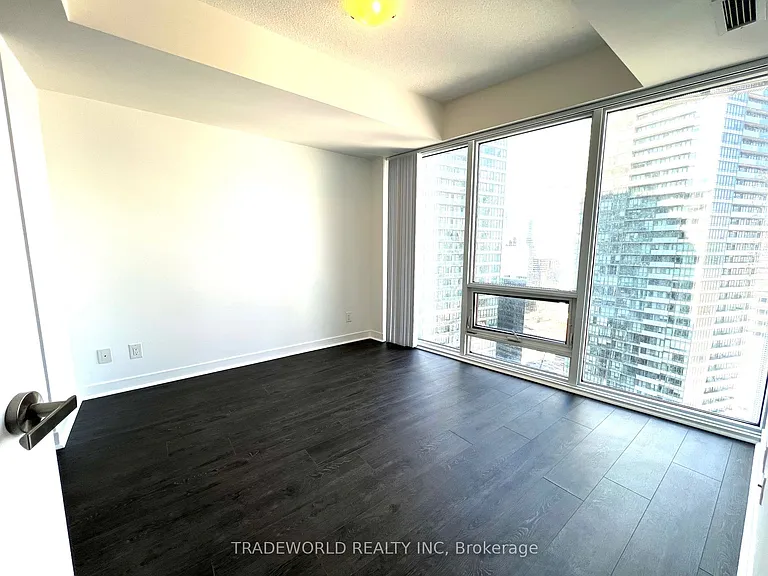 100 Harbour St #4203 — Photo 3