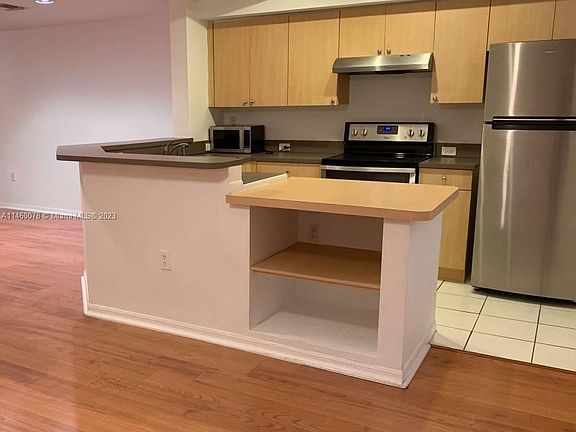 3rd image of 2911 NE 185th St APT 2105