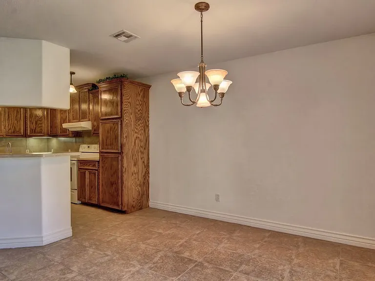 2418 Handlin Dr — Photo 4