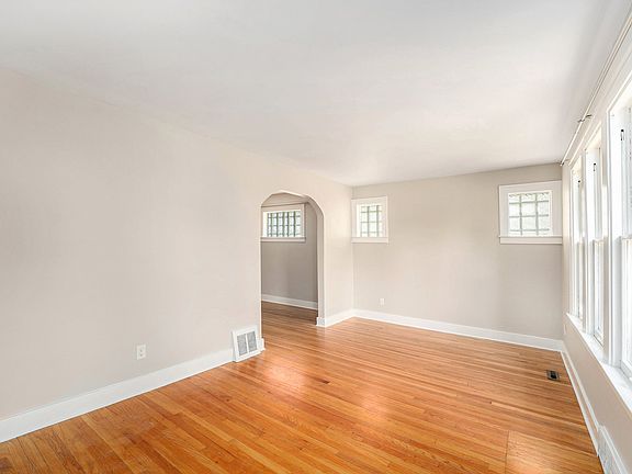 3rd image of 223 N Edison Ave