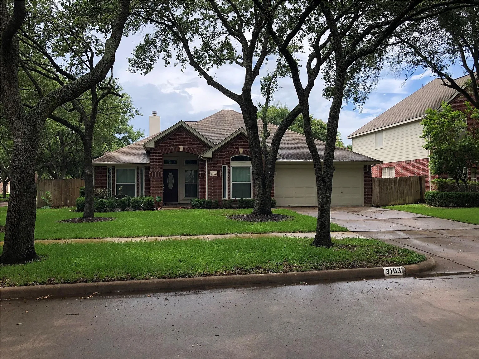 4 bed, 2.0 bath, 2160 sqft, $2,275 — Photo 1