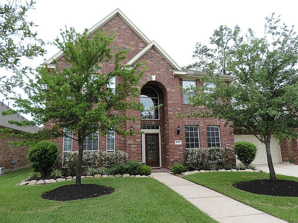 INCREDIBLE CURB APPEAL IS JUST THE BEGINNING!