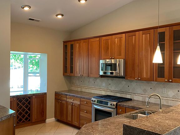3rd image of 1605 Madeira Cir