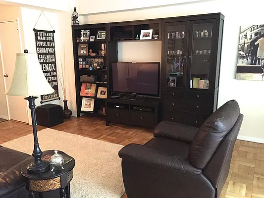 Rented by Luxus Manhattan Realty | media 18