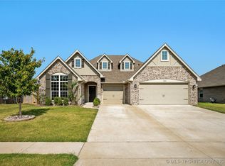 9025 E 133rd St S, Bixby, OK 74008