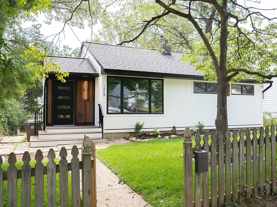 1229 Simmons Dr