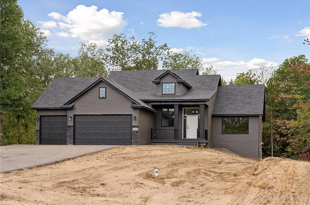 4 bed, 2459 sqft, $3,990 — Photo 3