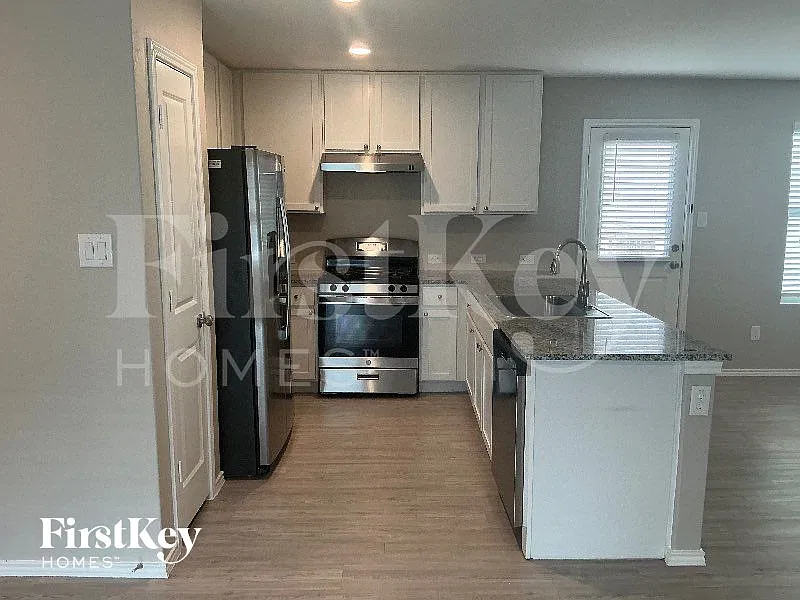 4 bed, 2.0 bath, 1880 sqft, $1,680 — Photo 4