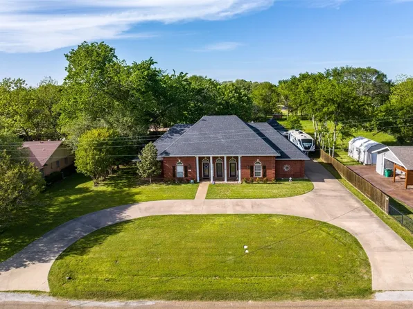 507 E Market St, Mabank, TX 75147