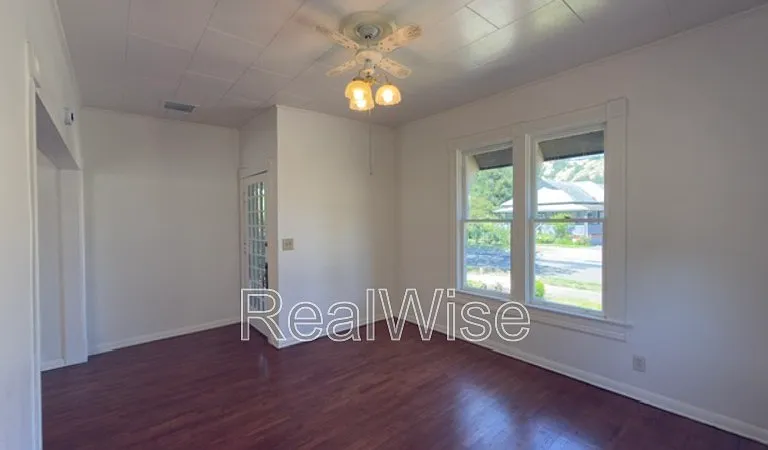 1105 SE Pine St — Photo 5