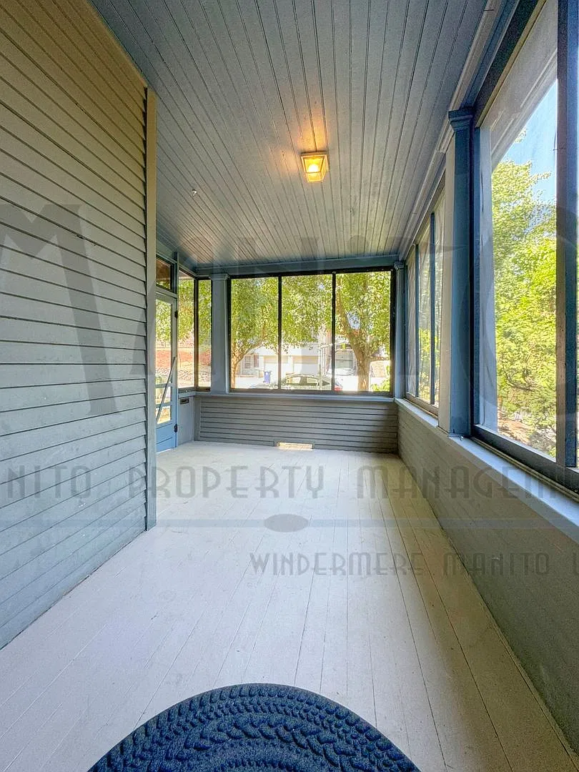 Vintage Craftsman In Prime Location! — Photo 4