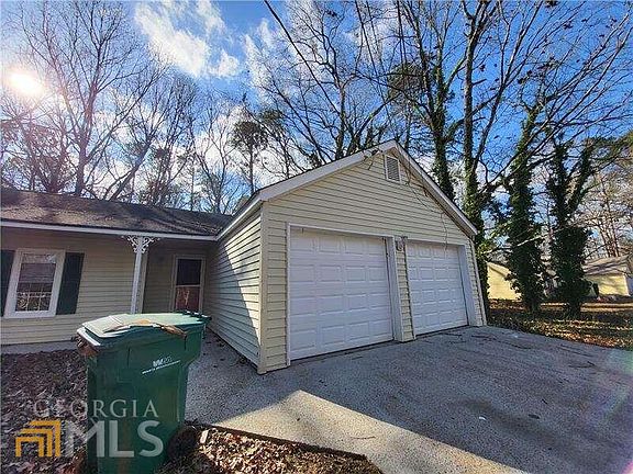 3rd image of 229 Brolley Woods Dr