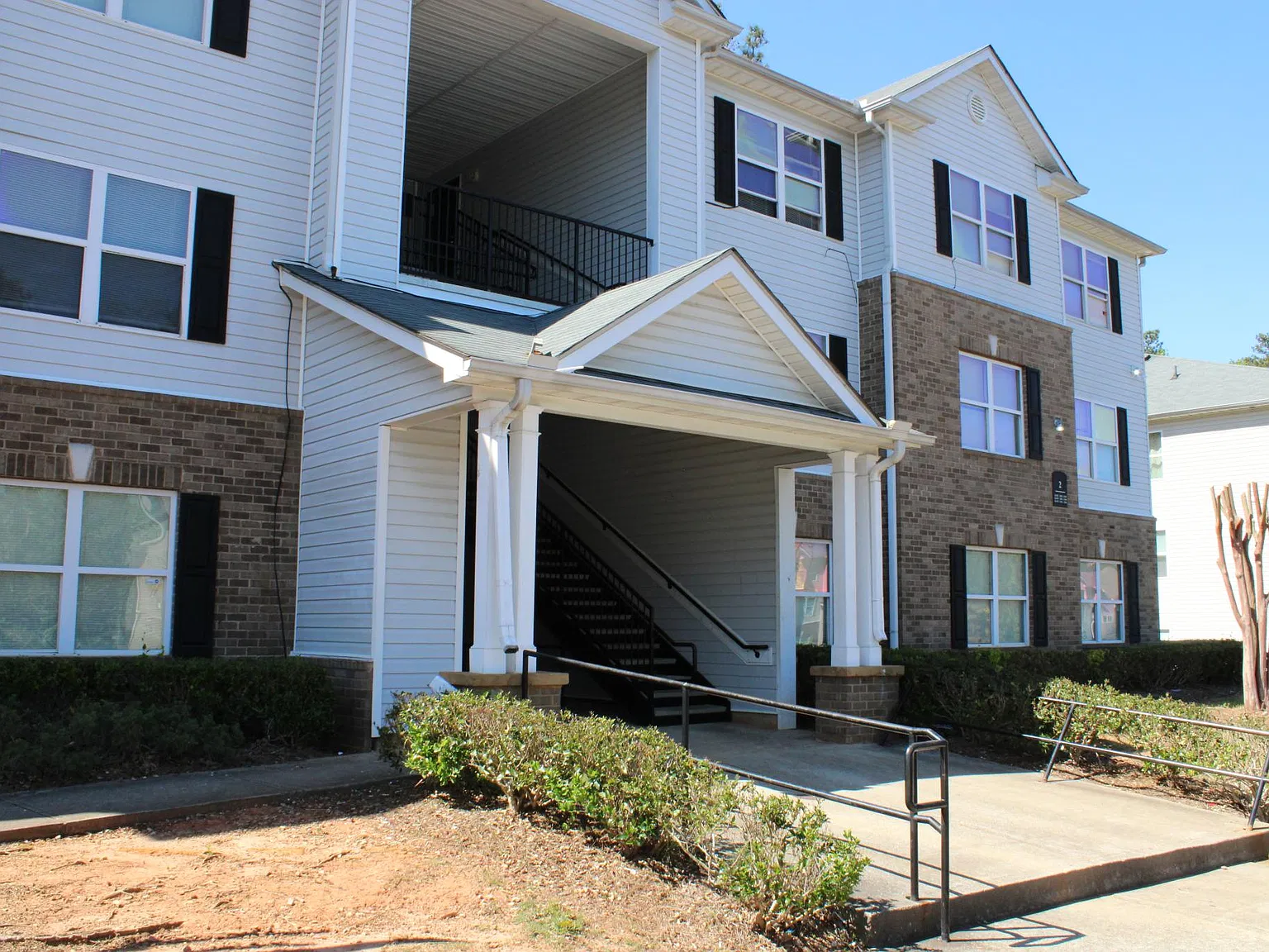 2104 Fairington Ridge Cir — Photo 1