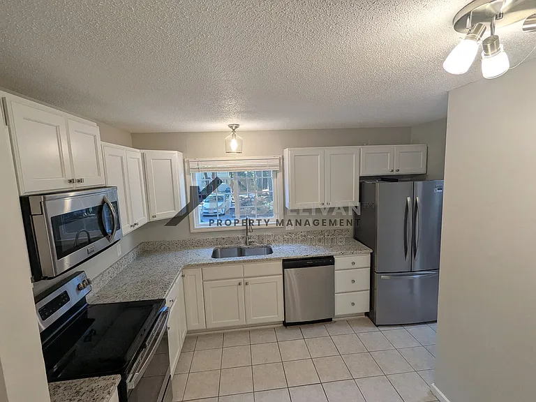 4 Willow Bridge Dr #1 — Photo 2