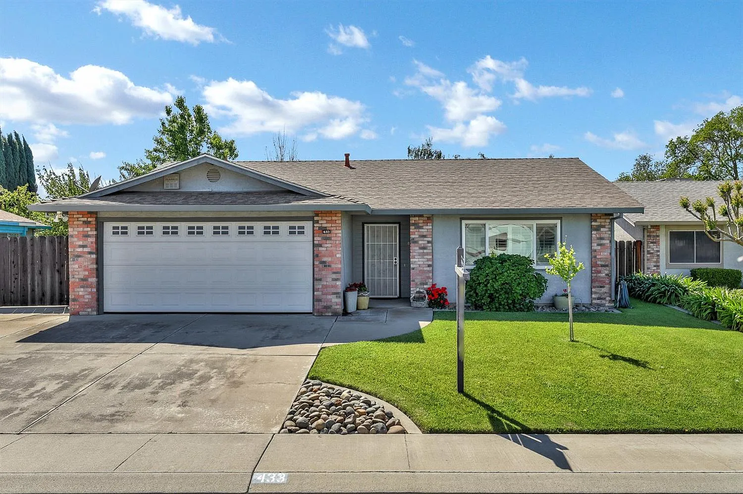 433 Almond Ct photo 1