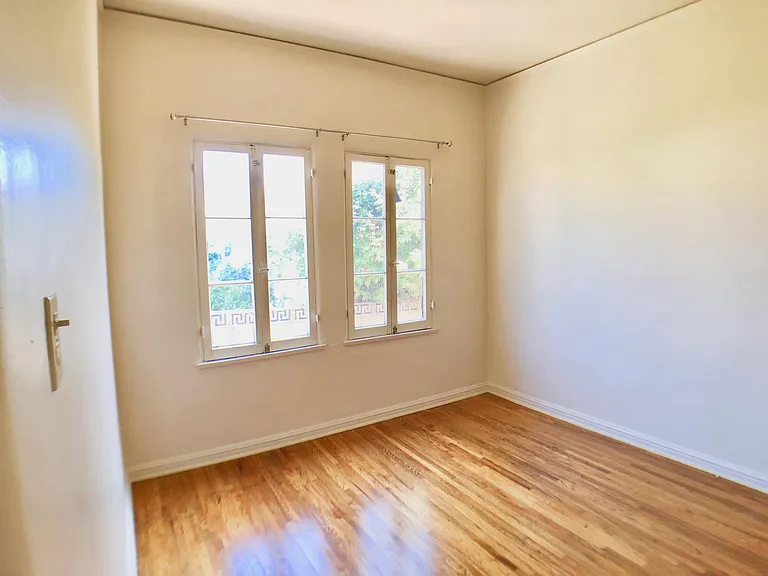 1352 W 10th St #3 — Photo 12