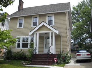 907 Yellowstone Rd, Cleveland Heights, OH 44121